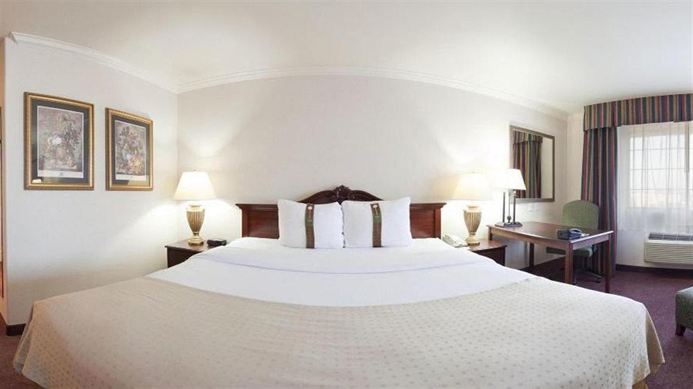 Holiday Inn Selma - Swancourt Εξωτερικό φωτογραφία